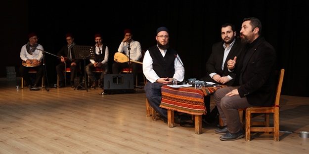 Osmanlı Kıraathanesi'nde Abdülhamid konuşuldu