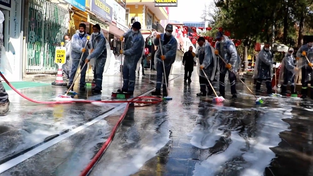 Osmanlı marşlı ’dezenfekte’ klibi ilgi gördü 