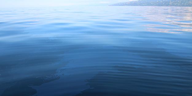 "Osmanlı'dan beri biliniyor" diyerek heyecanlandıran haberi verdi! Resmen denizden petrol fışkırıyor