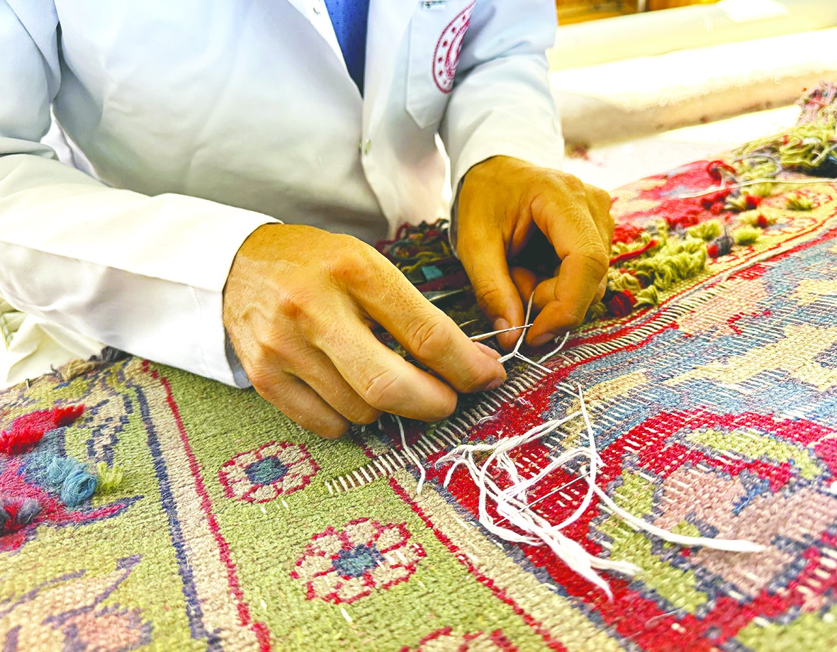 Osmanlı’nın Barış Sarayı’na hediyesi hereke halısı restore ediliyor