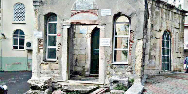 Osmanlı’nın emanetleri can çekişiyor