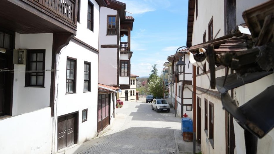 Osmanlı'nın ilk fethettiği topraklardaki bu evler görenleri tarihi yolculuğa çıkarıyor