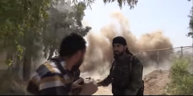 Röportaj verirken PKK bombası yanına düştü (video)