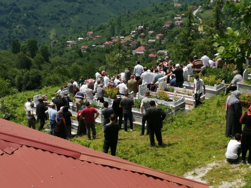 Otel inşaatında hayatını kaybeden işçi son yolculuğuna uğurlandı 
