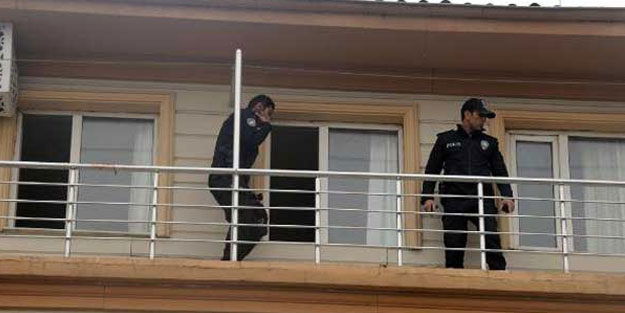 Otel odasında korkunç olay! Bileklerini kesip aşağı atladı