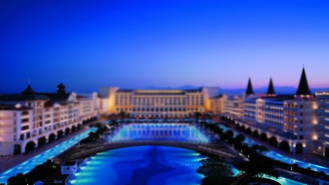 Otel sahibi oteldeki bir dilim pastanın fiyatını duyunca çileden çıktı: Bu kadarı fazla artık