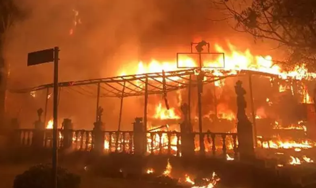 Otelde çıkan yangında dumandan etkilenen 11 kişi hastaneye kaldırıldı