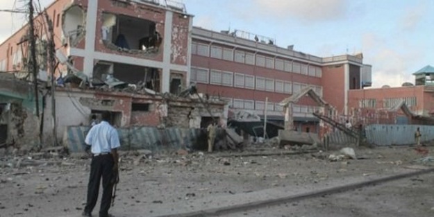 Otele bombalı saldırı: En az 154 kişi öldü