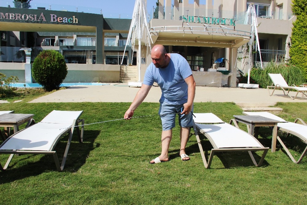Otellerde sosyal mesafe ölçümleri yapılıyor 