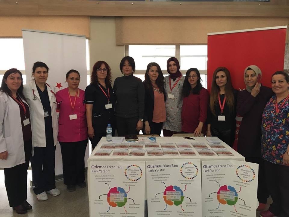 Otizme dikkat çekmek için stant açıtılar 