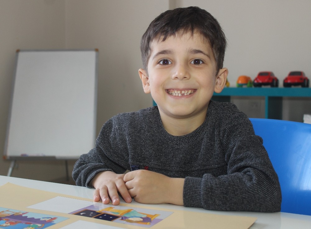 Otizmi yendi, ilk kelimesi ile sevince boğdu 
