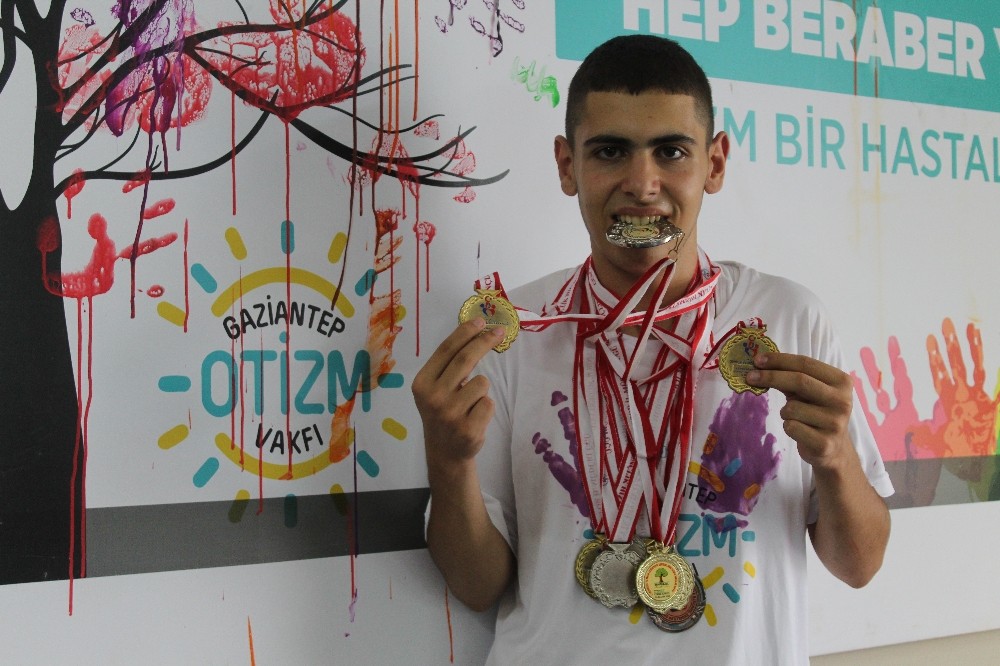 Otizmli çocuklar sporla hayata tutunuyor 