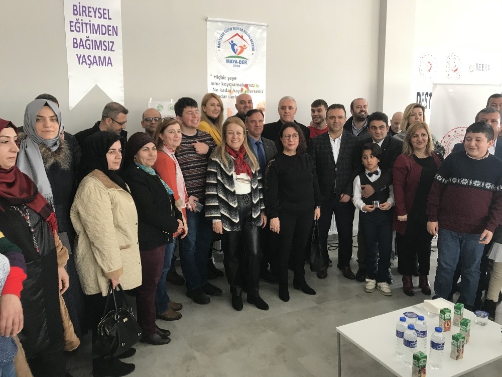Otizmli çocuklara bakım becerisi eğitimi 