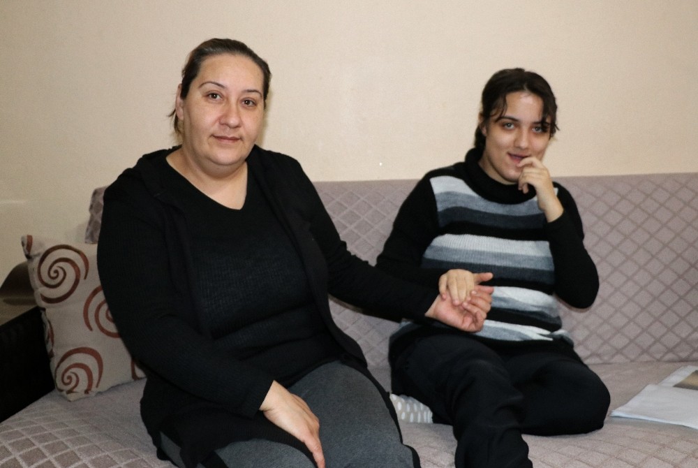 Otizmli kıza rehabilitasyon merkezinde darp iddiası 