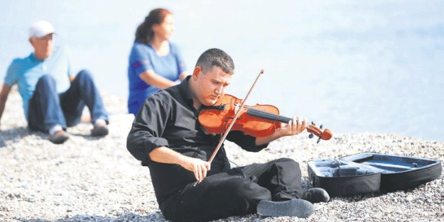 Otizmli Taylan, yeteneğiyle büyülüyor