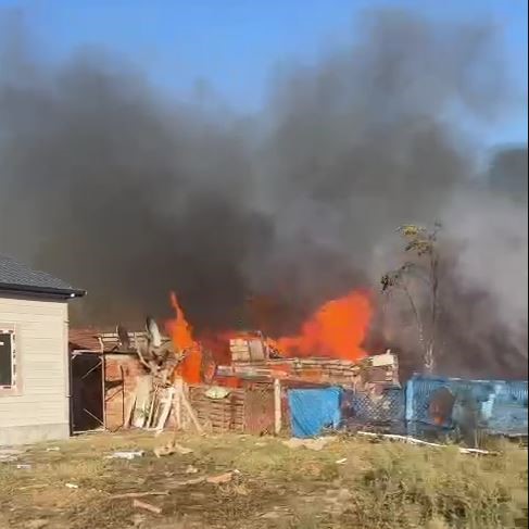 Otları yakmak isterken bağ evini yaktı