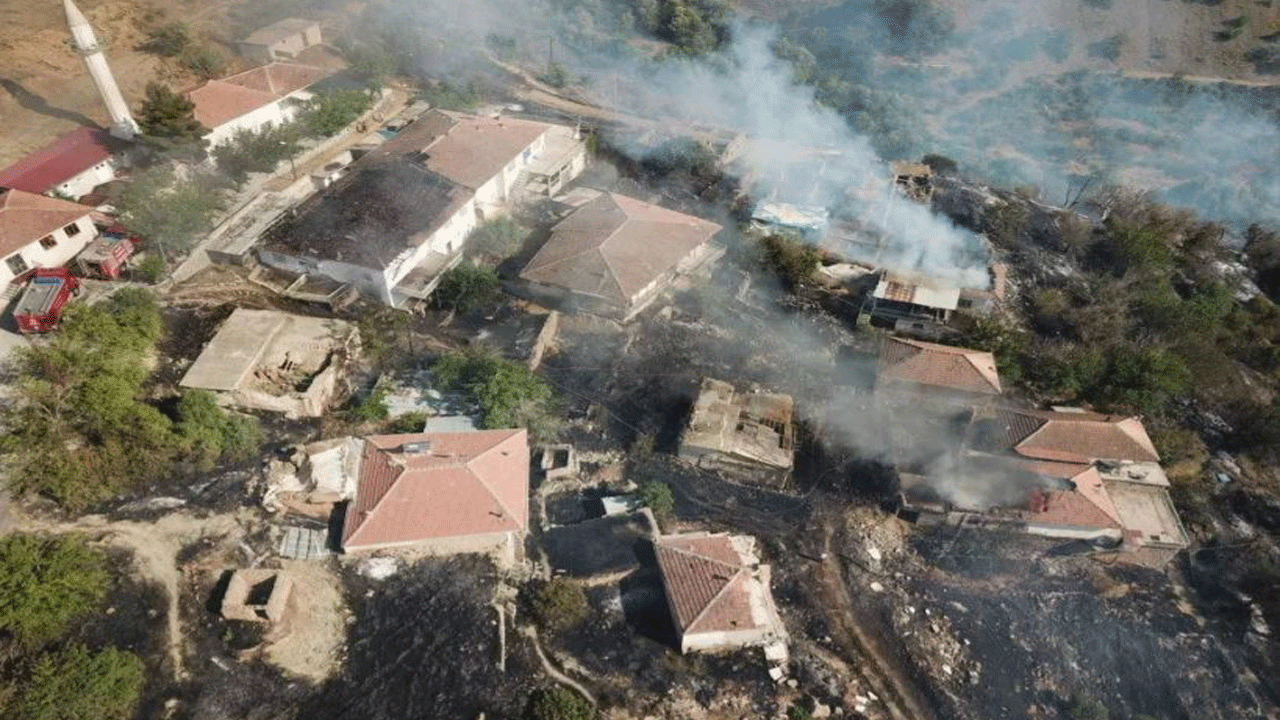 Otlukta başlayan alevler tüm mahalleyi yaktı