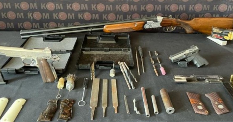 Oto ekspertiz görünümlü silah atölyesine baskın