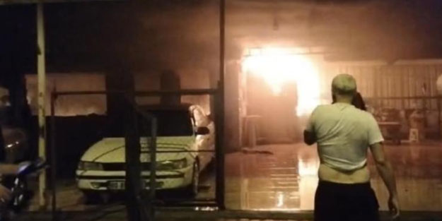 Oto galeride korkutan yangın