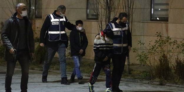 Oto galeriden lüks cip çaldığı iddia edilen iki çocuk yakalandı