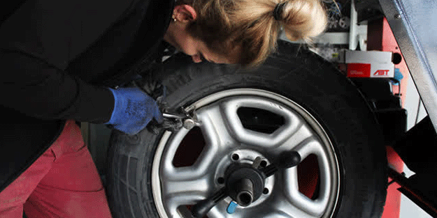 Oto lastiği tamirciliğinde patron oldu! ‘Esra Usta’