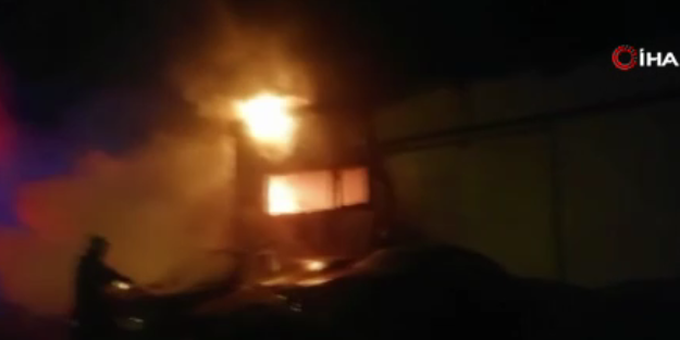 Oto tamircide çıkan yangın 4 araca sıçradı