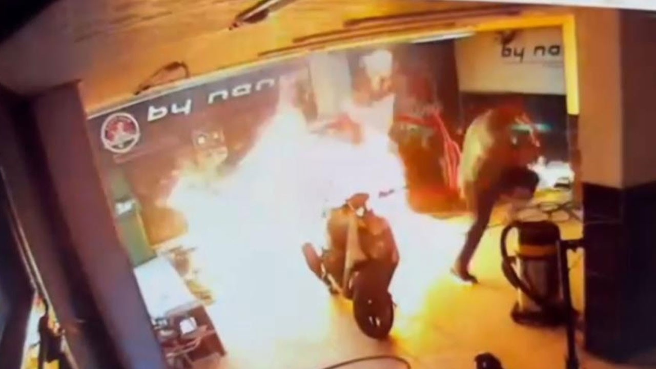 Oto yıkamacıdaki korkunç yangın kamerada