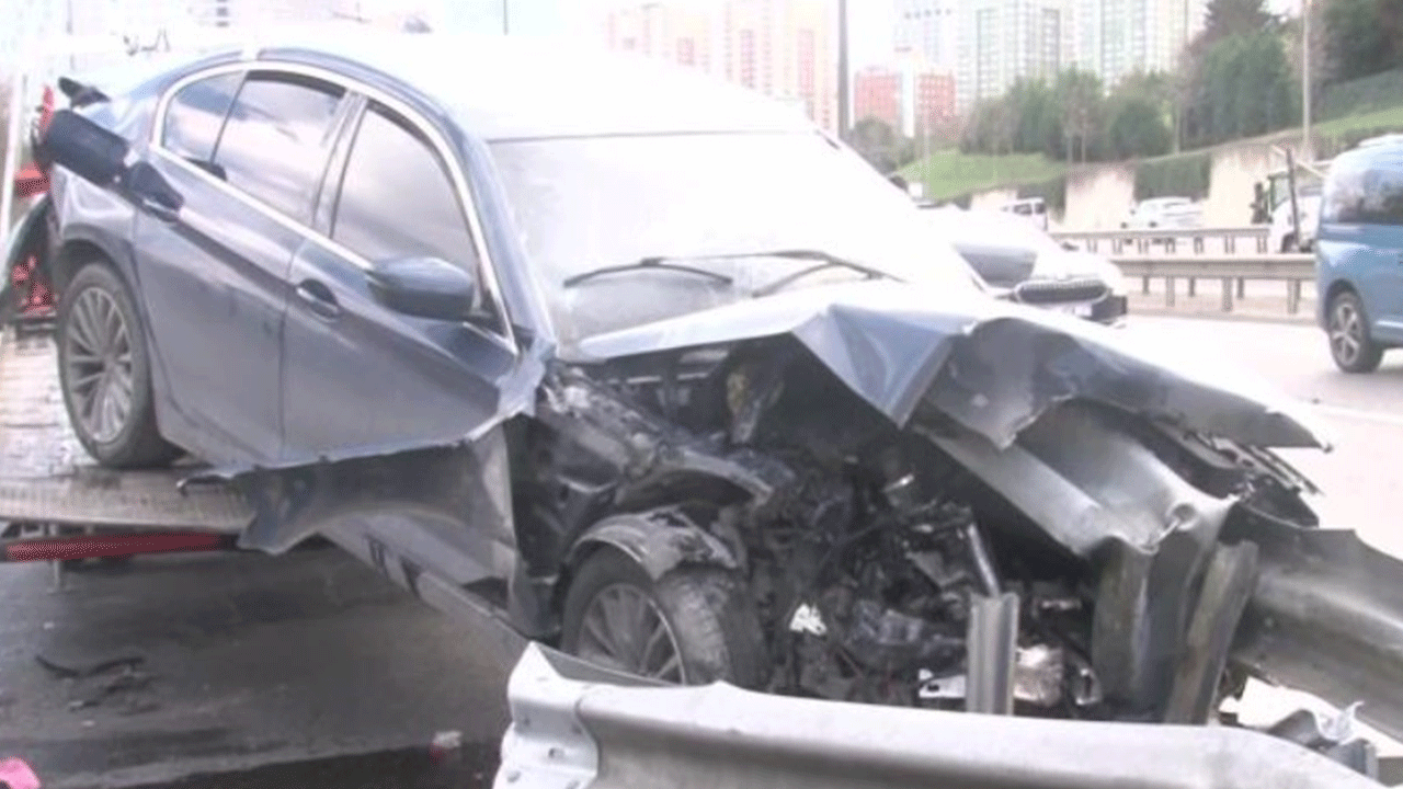 Otobanda korkunç kaza! Bariyerlere ok gibi saplandı!