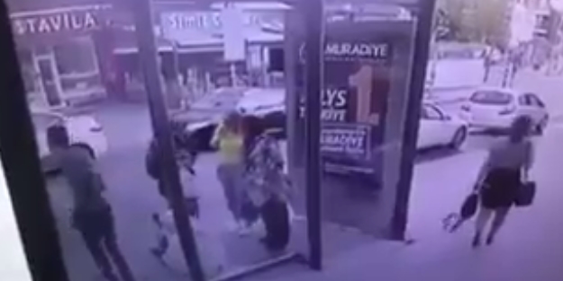 Otobüs beklerken kendilerini yerde buldular