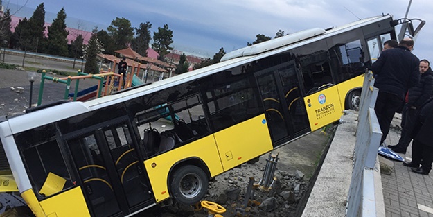 Otobüs çocuk parkına uçtu