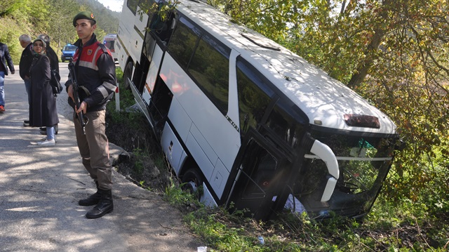 Otobüs dere yatağına düştü: 7 kişi yaralı