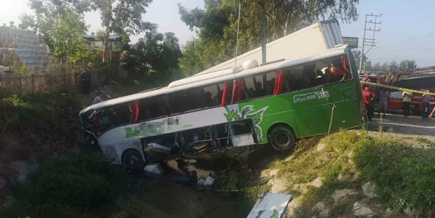 Otobüs ile kamyon çarpıştı! Ölü ve yaralılar var