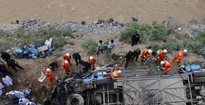 Otobüs kanala düştü: 26 ölü