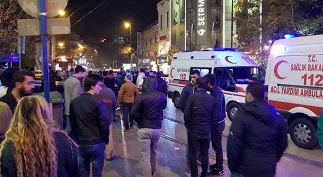 Otobüs otomobil durağına daldı: 3 kişi yaralı