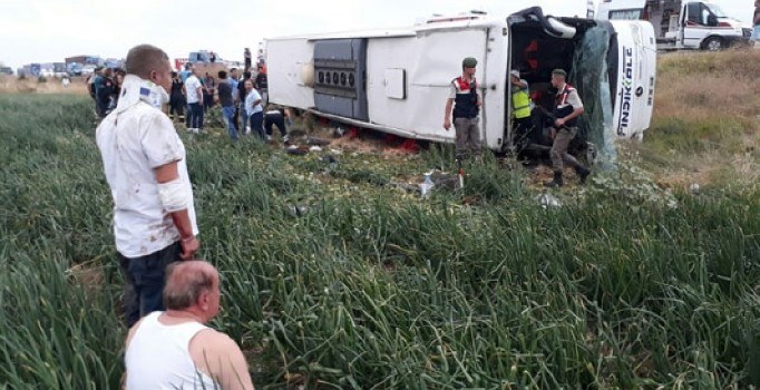 Otobüs şarampole yuvarlandı: 5 kişi öldü