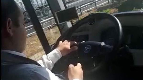 Otobüs şoförüne cep telefonu tepkisi