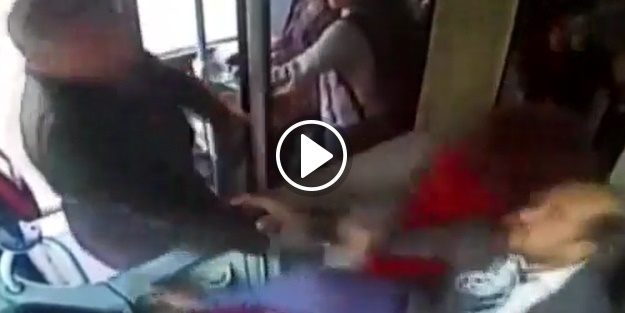 Otobüs şoförüne saldırı anı kamerada!