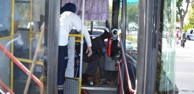 Otobüs şoförünün bıçaklanma anı güvenlik kamerasında