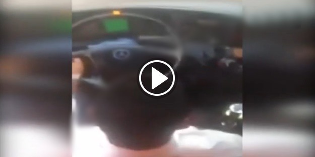 Otobüs sürerken nargile içen şoför