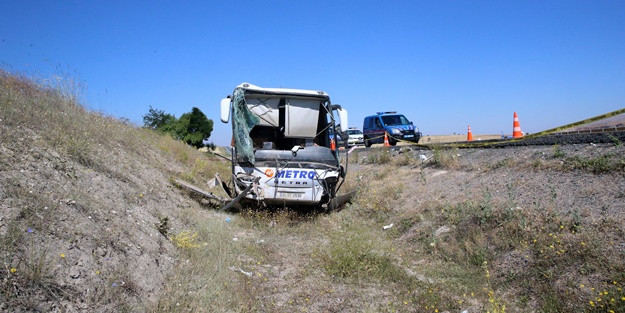 Otobüs yoldan çıktı: 12 yolcu yaralı