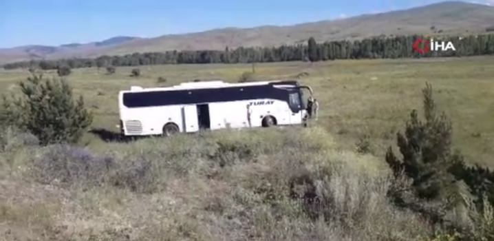 Otobüs yoldan çıktı: Yaralılar var