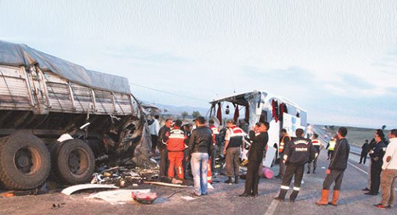 Otobüs faciası; 7 ölü, 26 yaralı