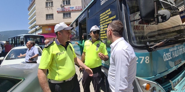 Otobüsçü ve dolmuşçu yolun ortasında kontak kapattı, metrelerce kuyruk oluştu