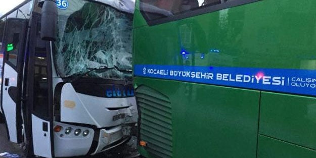Otobüse çarpan servis aracının sürücüsü kalp krizi geçirip öldü