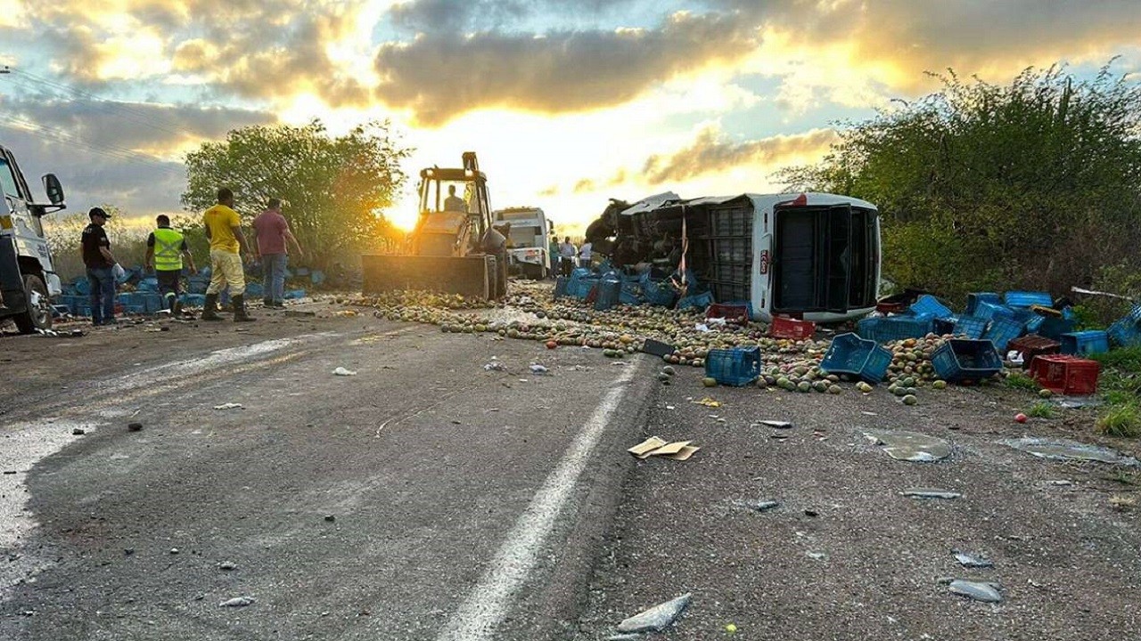 Otobüsle kamyon çarpıştı! Korkunç kazada 12 öğrenci hayatını kaybetti