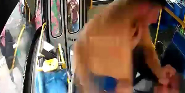 Otobüste dehşet anları! Acımasızca darbedilen şoför kanlar içinde kaldı