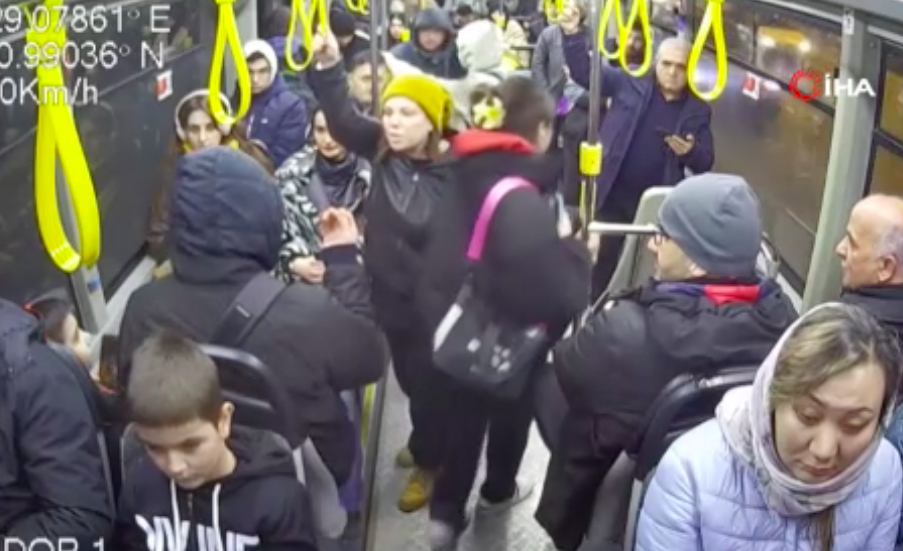 Otobüste yer isteyen kadına yumrukla saldırdı!