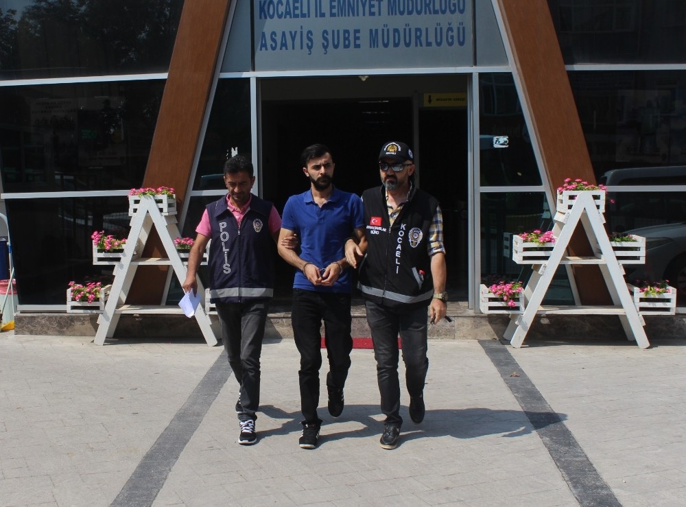 Otobüste yolculuk yapan kadını telefonla taciz eden muavin tutuklandı 