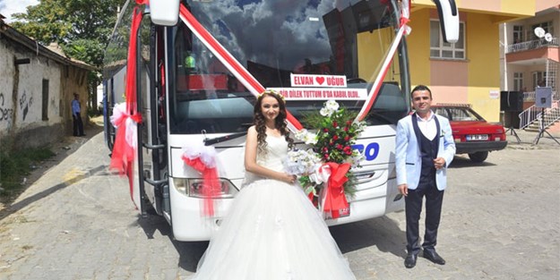 Otobüsten gelin arabası olur mu demeyin!