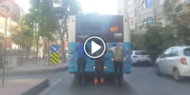 Otobüsün arkasına takılıp canlarını hiçe saydılar!